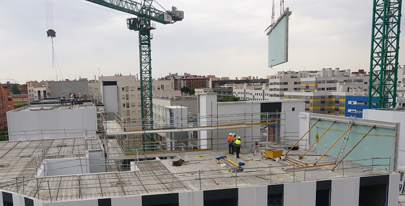 Proceso de construcción d eun edificio industrializado con Paneles 2D por Avintia